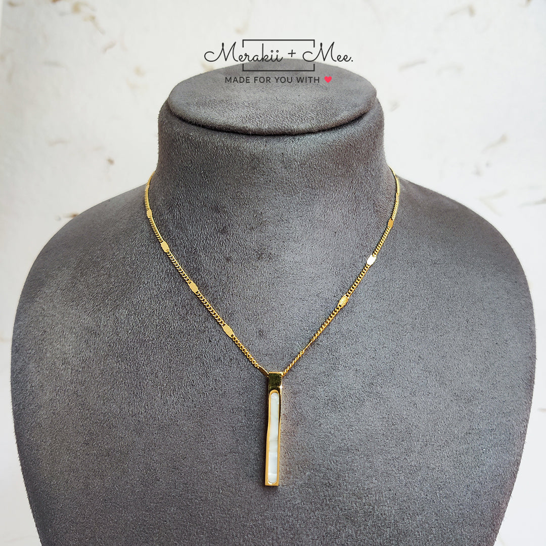 Pearlescent Reveal Pendant