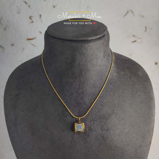 Square-Up Mother of Pearl Necklace (Gold)