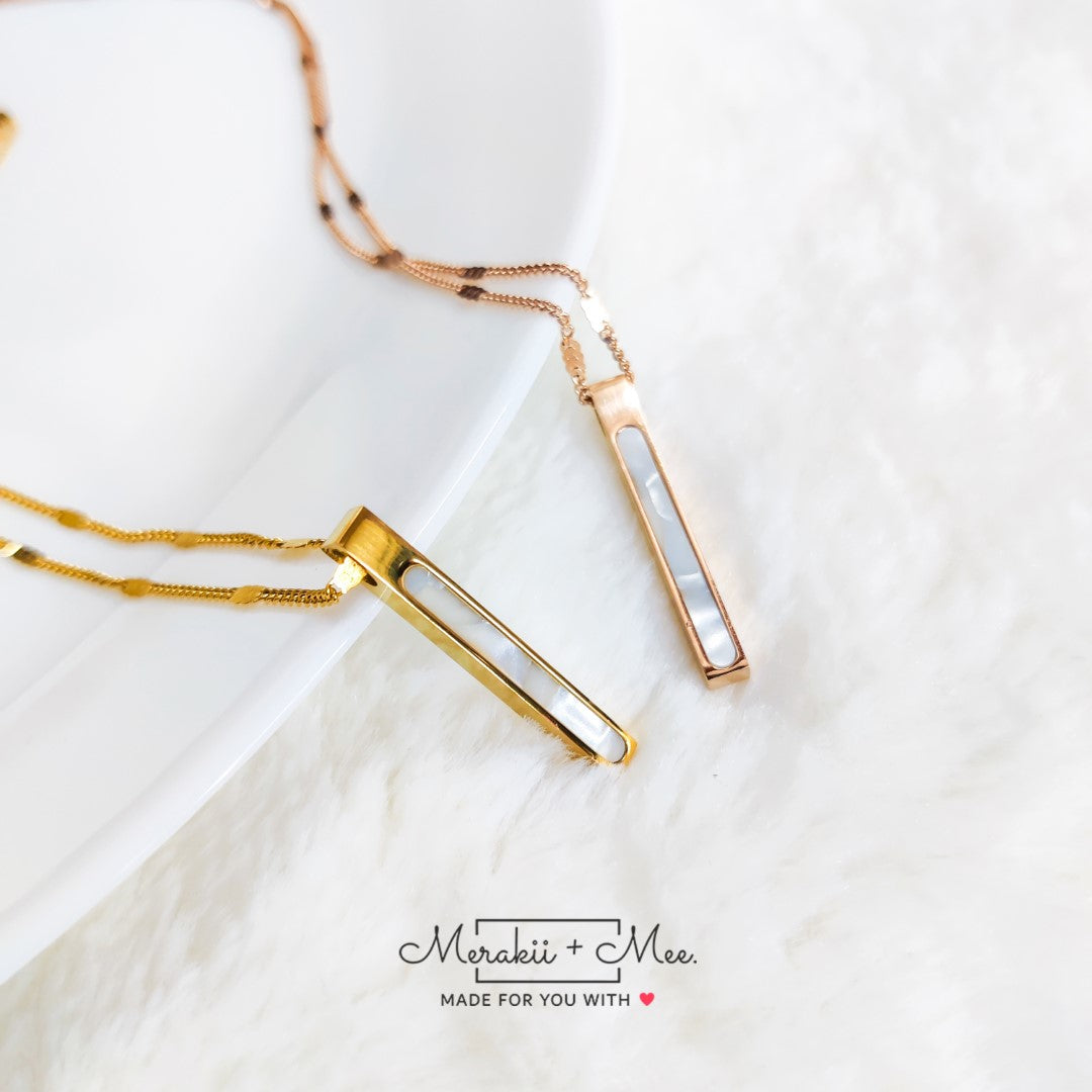 Pearlescent Reveal Pendant
