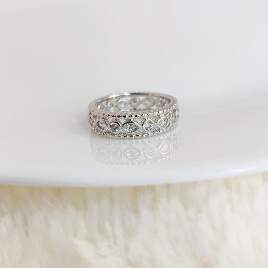 Elegant Filigree Silver Ring