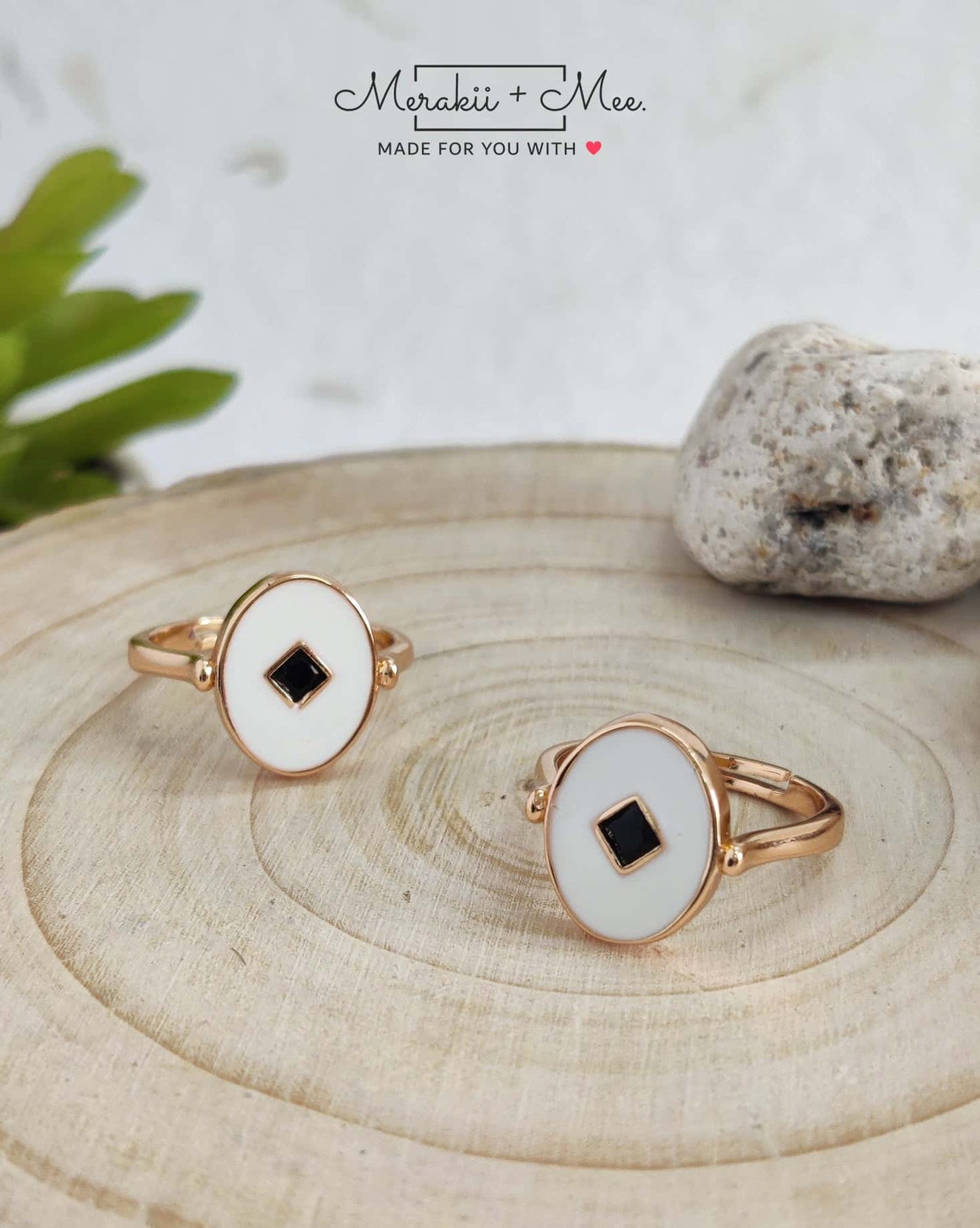 Oval Coin Black/White