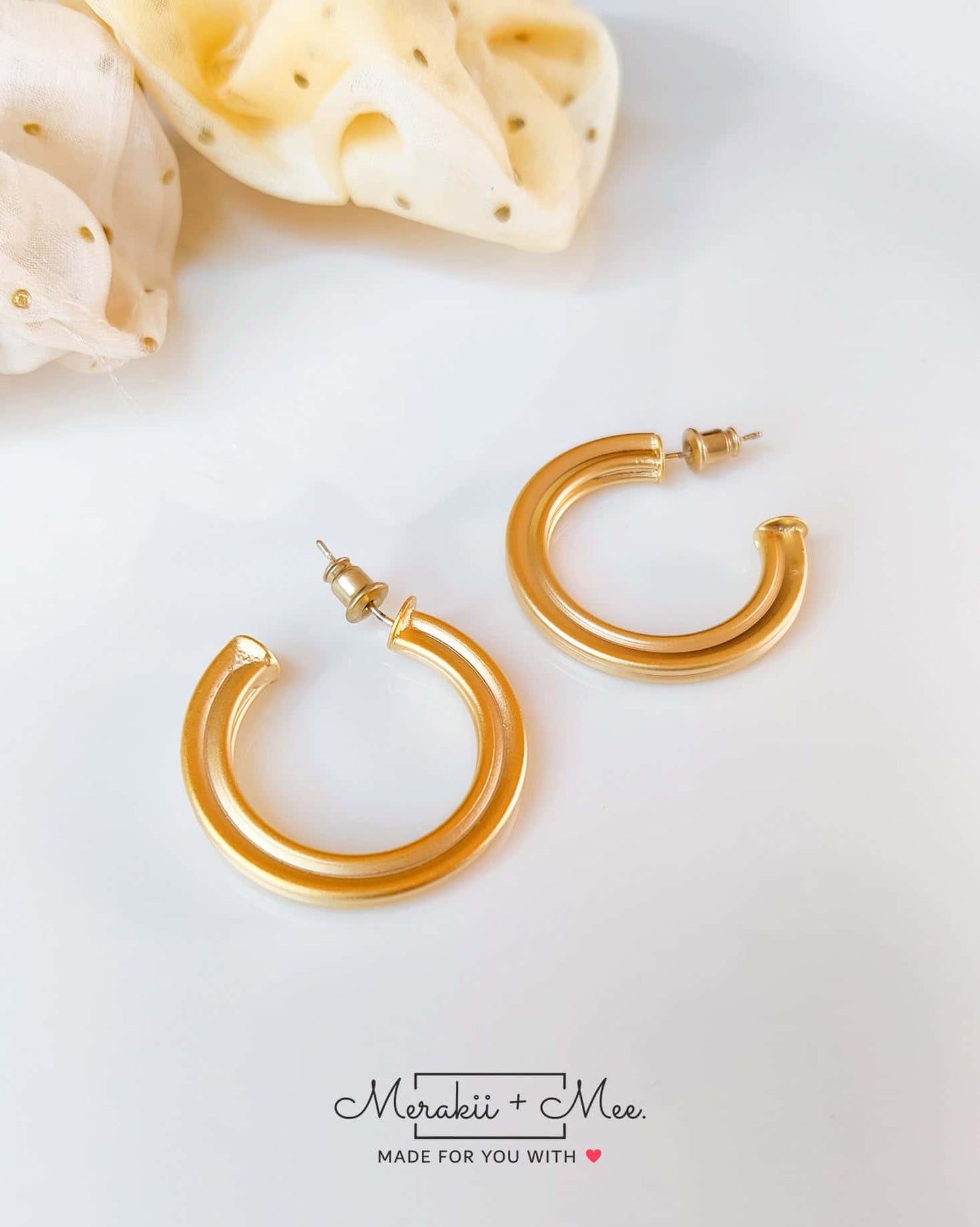 Circle Hoops (Matte Gold)