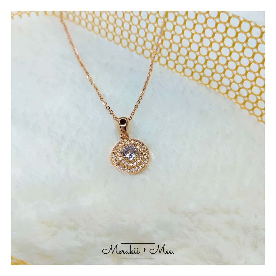 Solitaire necklace