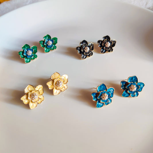 Pearl Floral Stud Earrings – Elegant Minimal Flower Jewelry