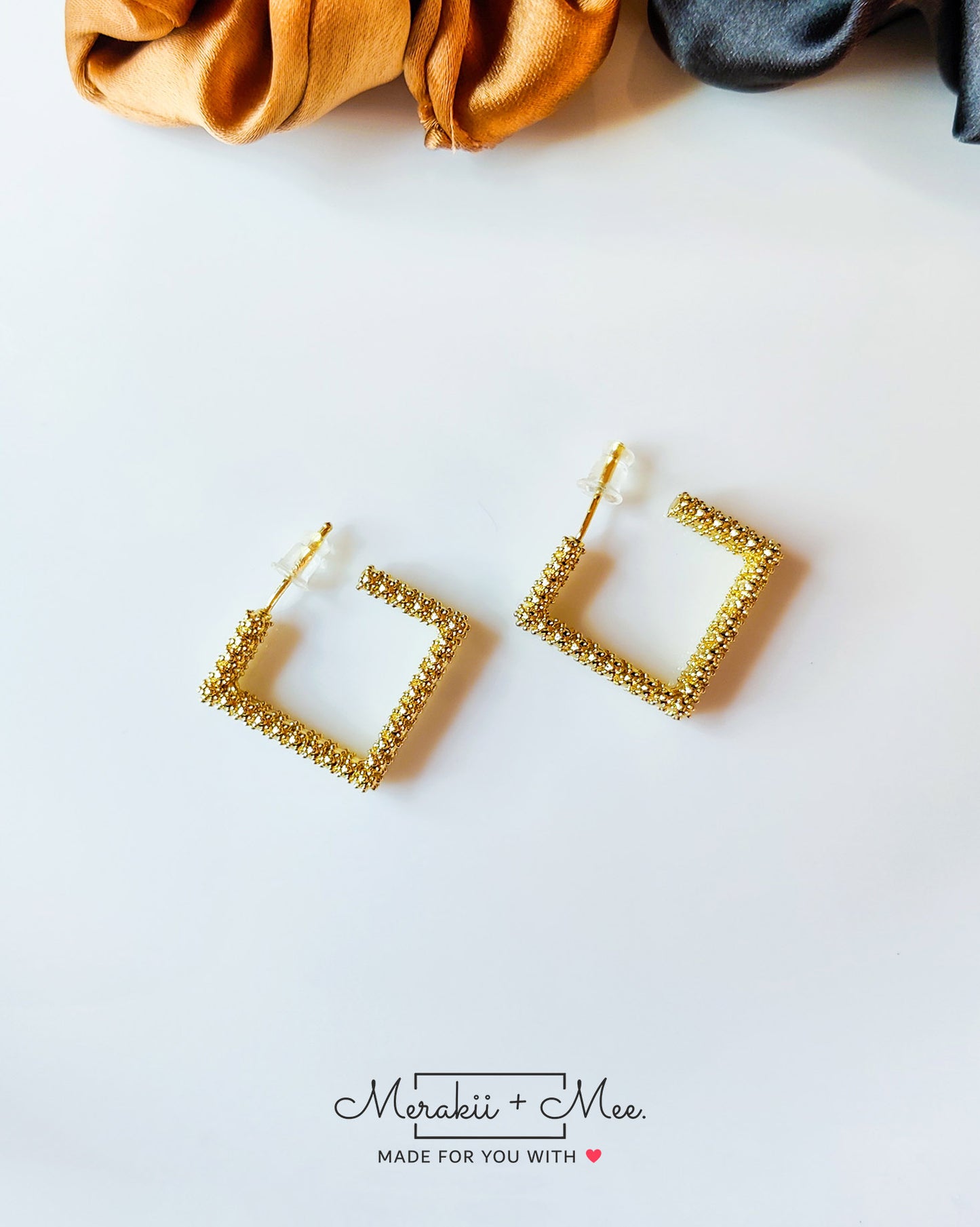Square Shimmering Hoop Earrings (Gold)
