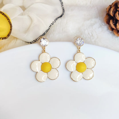 Dangling Daisy Earrings